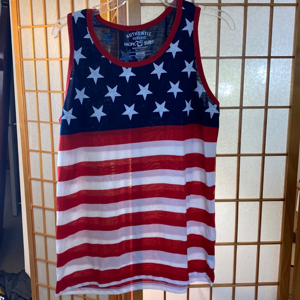 5/$20 Tank top medium - 21” pit to pit 28” long